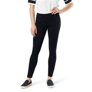 Levi Black Legging Jean